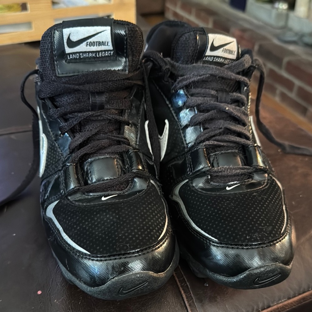 Nike Black and White Football Shoes Lace-Up Low-Top